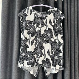 Tahari Black and White Floral Blouse Small